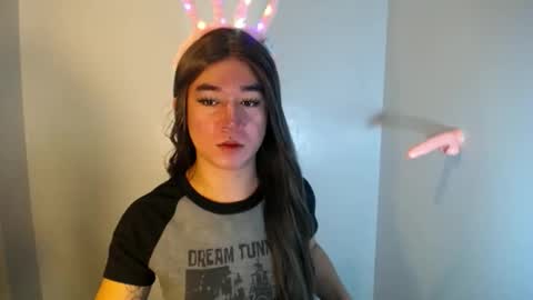 Snapshot of desirable_lorinexx chatting on 12.24.24 LORINE online show from 12.24.24