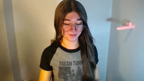 Snapshot of desirable_lorinexx chatting on 12.25.24 LORINE online show from 12.25.24