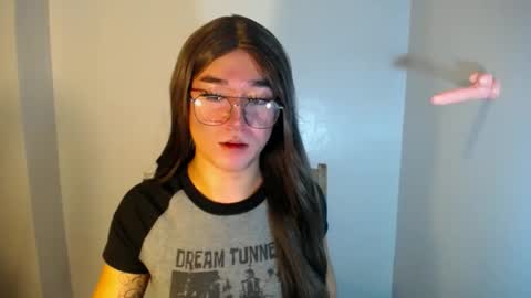 Snapshot of desirable_lorinexx chatting on 01.01.25 LORINE online show from 01.01.25