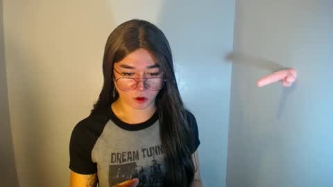 Snapshot of desirable_lorinexx chatting on 01.02.25 LORINE online show from 01.02.25