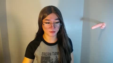 Snapshot of desirable_lorinexx chatting on 01.02.25 LORINE online show from 01.02.25
