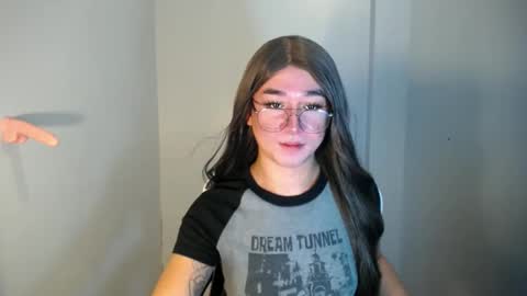 Snapshot of desirable_lorinexx chatting on 01.03.25 LORINE online show from 01.03.25