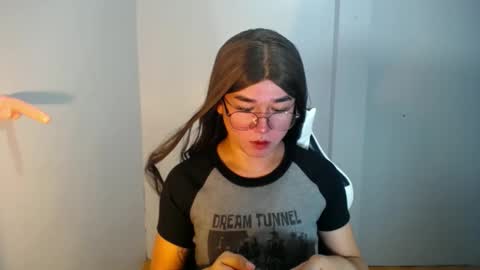 Snapshot of desirable_lorinexx chatting on 01.04.25 LORINE online show from 01.04.25