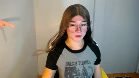 Snapshot of desirable_lorinexx chatting on 01.08.25 LORINE online show from 01.08.25