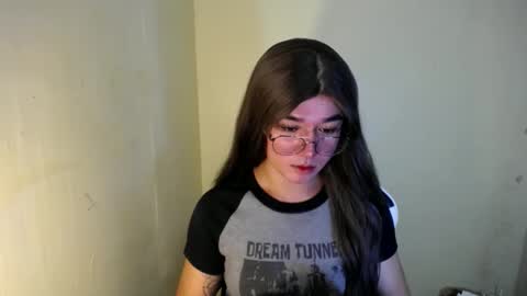 Snapshot of desirable_lorinexx chatting on 01.14.25 LORINE online show from 01.14.25