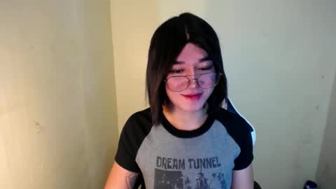 Snapshot of desirable_lorinexx chatting on 01.21.25 LORINE online show from 01.21.25