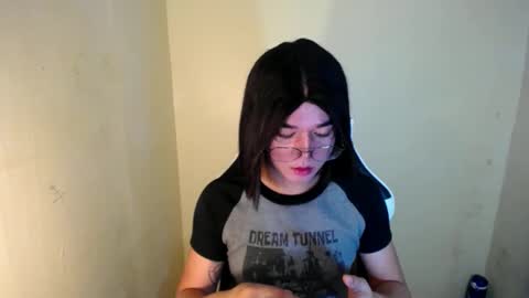Snapshot of desirable_lorinexx chatting on 01.22.25 LORINE online show from 01.22.25