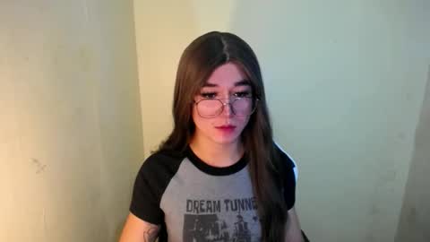 Snapshot of desirable_lorinexx chatting on 02.05.25 LORINE online show from 02.05.25
