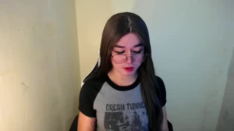 Snapshot of desirable_lorinexx chatting on 02.06.25 LORINE online show from 02.06.25