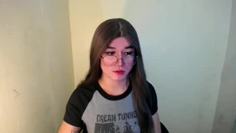 Snapshot of desirable_lorinexx chatting on 02.06.25 LORINE online show from 02.06.25