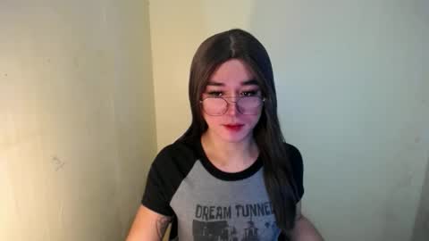 Snapshot of desirable_lorinexx chatting on 02.08.25 LORINE online show from 02.08.25