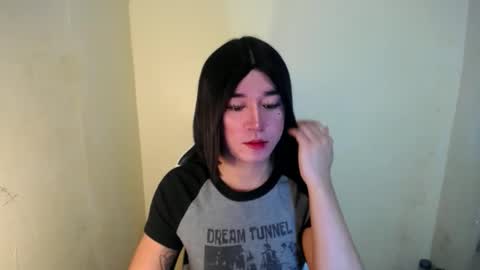 Snapshot of desirable_lorinexx chatting on 02.11.25 LORINE online show from 02.11.25