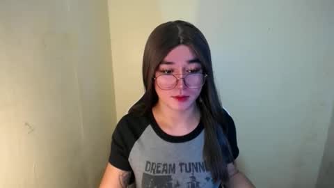 Snapshot of desirable_lorinexx chatting on 02.20.25 LORINE online show from 02.20.25