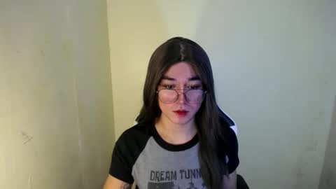 Snapshot of desirable_lorinexx chatting on 02.22.25 LORINE online show from 02.22.25