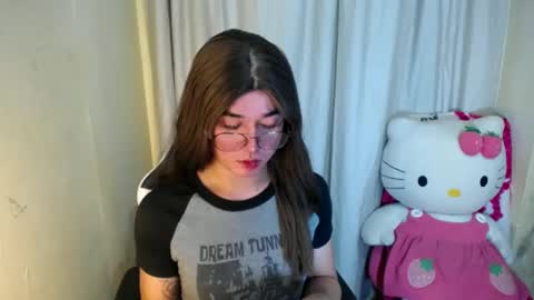 Snapshot of desirable_lorinexx chatting on 02.23.25 LORINE online show from 02.23.25