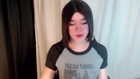Snapshot of desirable_lorinexx chatting on 03.08.25 LORINE online show from 03.08.25