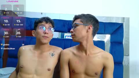 Snapshot of desire4duo chatting on 10.29.25 desire4duo online show from 10.29.25