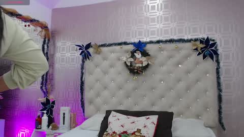 Sara Desire online show from 12.20.24