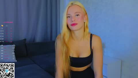 Snapshot of desireeclipse chatting on 09.22.25 Willow online show from 09.22.25