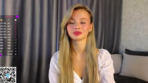 Snapshot of desireeclipse chatting on 10.29.25 Willow online show from 10.29.25