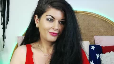 Snapshot of desirehellen chatting on 12.17.24 HellenMoon online show from 12.17.24