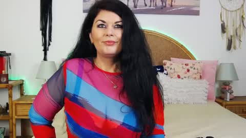 Snapshot of desirehellen chatting on 01.11.25 HellenMoon online show from 01.11.25