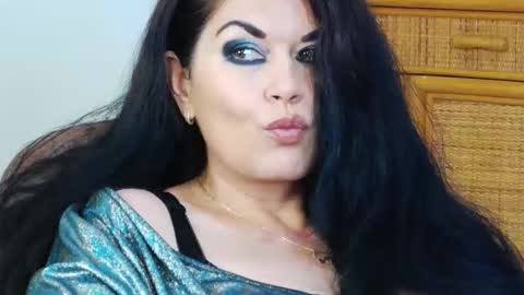 Snapshot of desirehellen chatting on 09.14.25 HellenMoon online show from 09.14.25