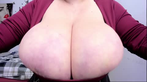 Snapshot of desirehugeboobs4you chatting on 02.01.25 Nicky online show from 02.01.25
