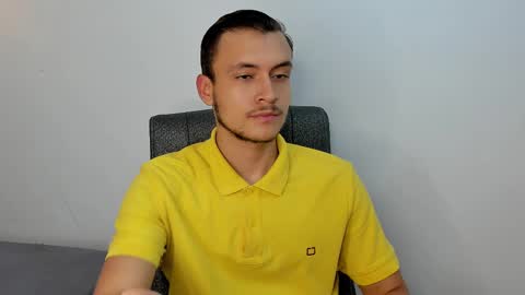 Snapshot of desmond_clark chatting on 12.31.24 desmond_clark online show from 12.31.24