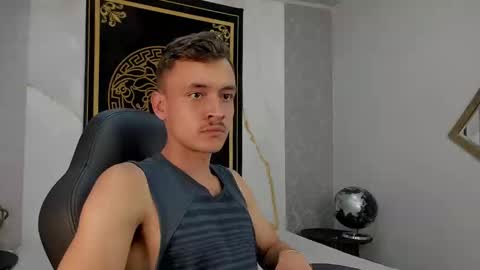 Snapshot of desmond_clark chatting on 02.19.25 desmond_clark online show from 02.19.25