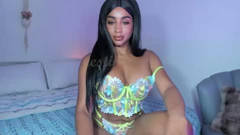 Snapshot of destinnemil chatting on 01.24.25 Destinne Mill online show from 01.24.25