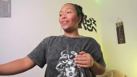 Snapshot of desty_y chatting on 09.09.25 desty_y online show from 09.09.25
