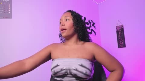 Snapshot of desty_y chatting on 09.14.25 desty_y online show from 09.14.25