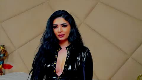 Snapshot of devashaqueen chatting on 12.27.24 Devasha online show from 12.27.24