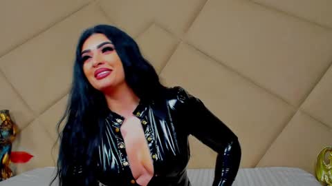 Snapshot of devashaqueen chatting on 12.27.24 Devasha online show from 12.27.24