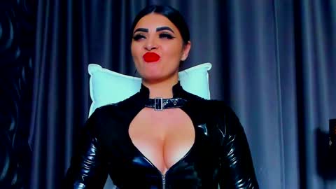 Snapshot of devashaqueen chatting on 12.29.24 Devasha online show from 12.29.24