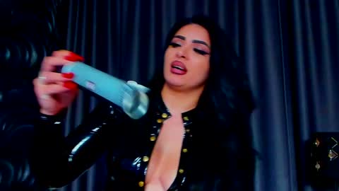 Snapshot of devashaqueen chatting on 12.30.24 Devasha online show from 12.30.24