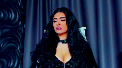 Snapshot of devashaqueen chatting on 01.14.25 Devasha online show from 01.14.25