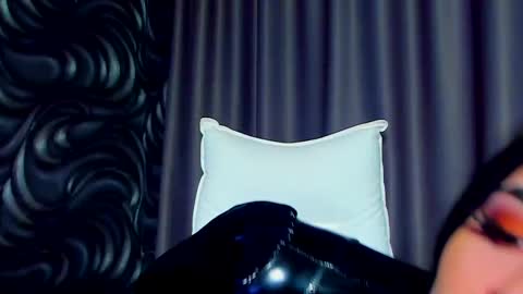 Snapshot of devashaqueen chatting on 02.15.25 Devasha online show from 02.15.25