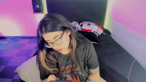 Snapshot of devilfox29 chatting on 01.19.25  L I NA  online show from 01.19.25