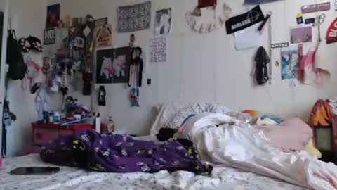 Snapshot of devilg1rl chatting on 12.01.24 poutyangel online show from 12.01.24