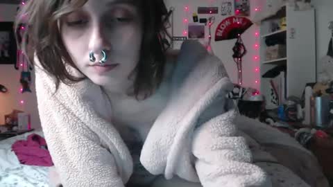 Snapshot of devilg1rl chatting on 12.28.24 poutyangel online show from 12.28.24