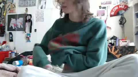 Snapshot of devilg1rl chatting on 01.16.25 poutyangel online show from 01.16.25