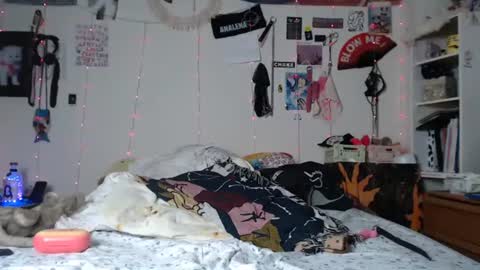 Snapshot of devilg1rl chatting on 01.24.25 poutyangel online show from 01.24.25