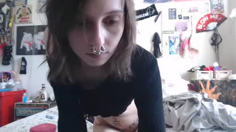 Snapshot of devilg1rl chatting on 01.27.25 poutyangel online show from 01.27.25