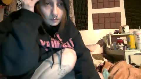 Snapshot of devilg1rl chatting on 02.01.25 poutyangel online show from 02.01.25