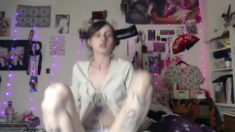 Snapshot of devilg1rl chatting on 02.22.25 poutyangel online show from 02.22.25