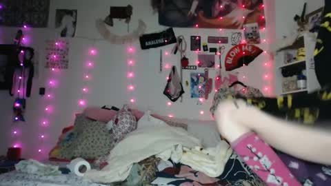 Snapshot of devilg1rl chatting on 02.23.25 poutyangel online show from 02.23.25