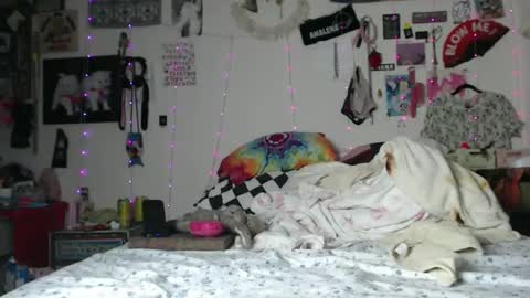 Snapshot of devilg1rl chatting on 02.25.25 poutyangel online show from 02.25.25