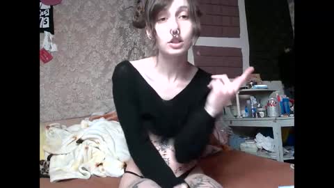 Snapshot of devilg1rl chatting on 03.01.25 poutyangel online show from 03.01.25